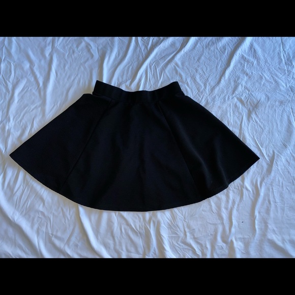DIVIDED (H&M) Black mini skirt - Picture 1 of 2